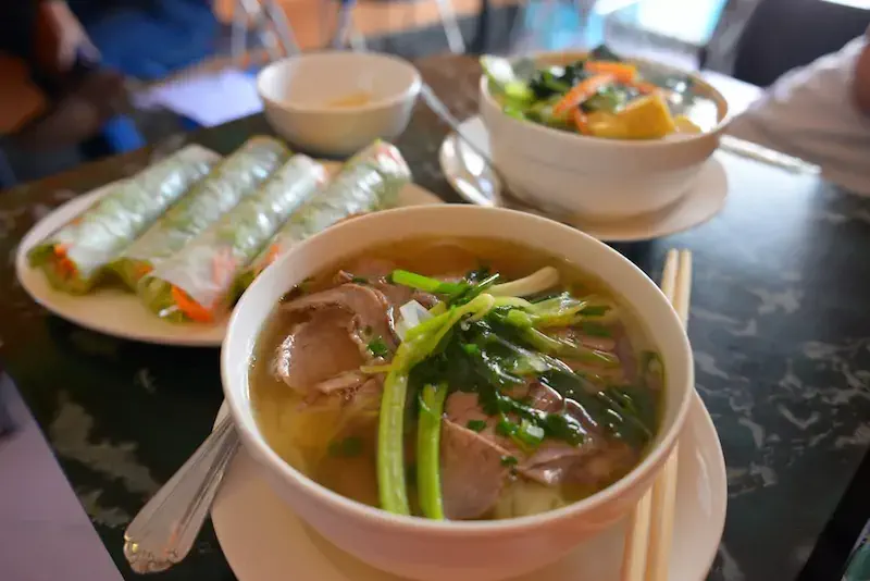 식당에 준비된 쌀국수 퍼