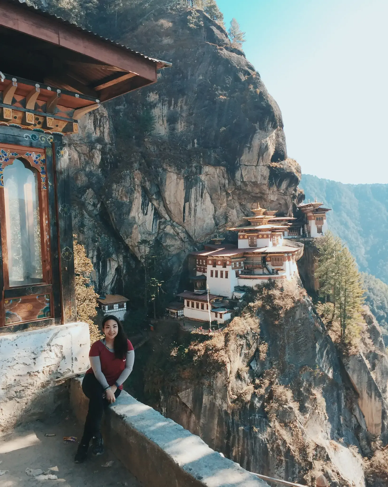 탁상 사원 앞에서 기념 사진