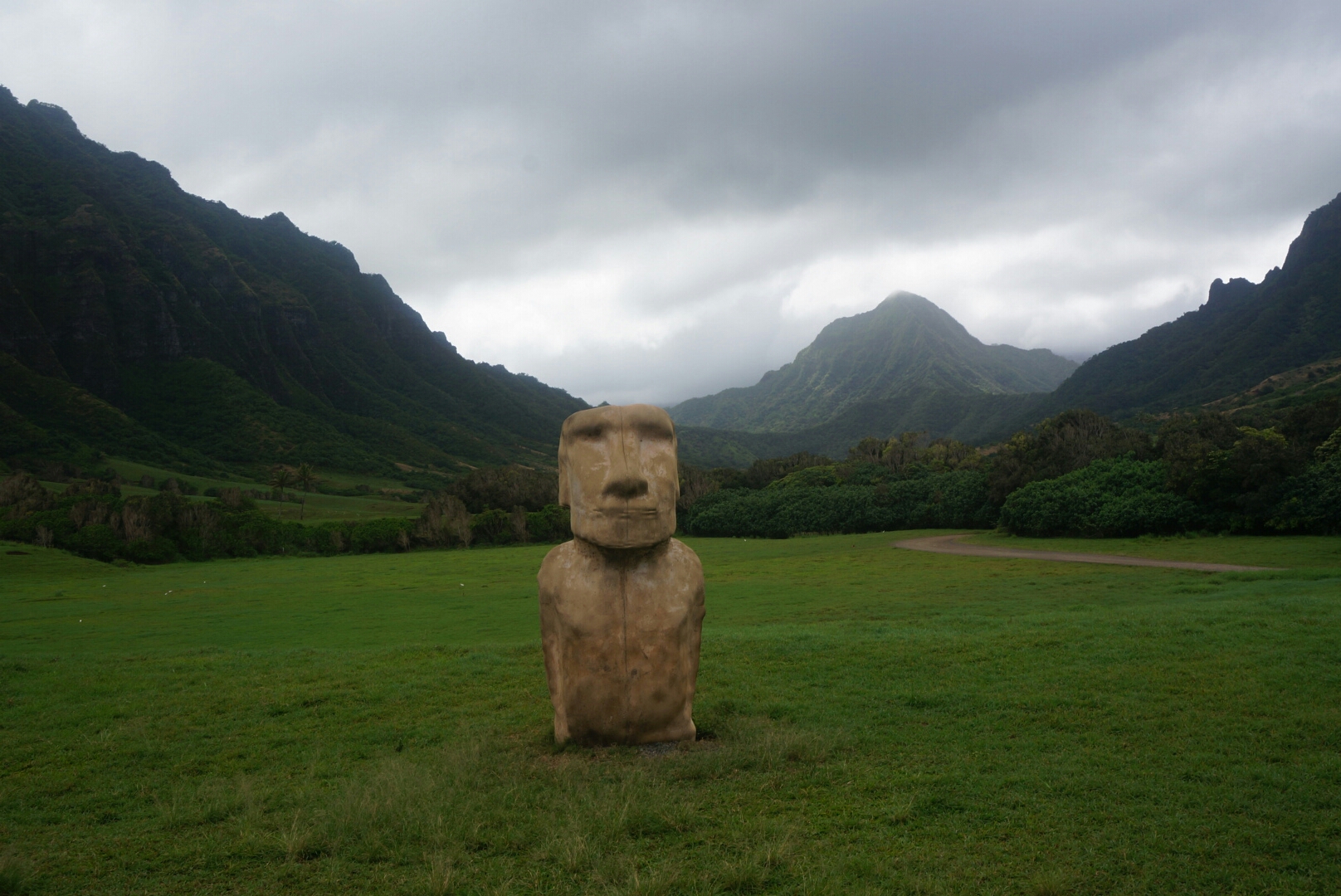 kualoa_stone_statue