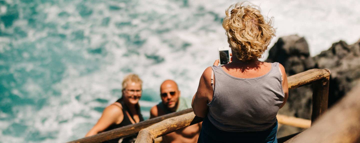 family_taking_pictures