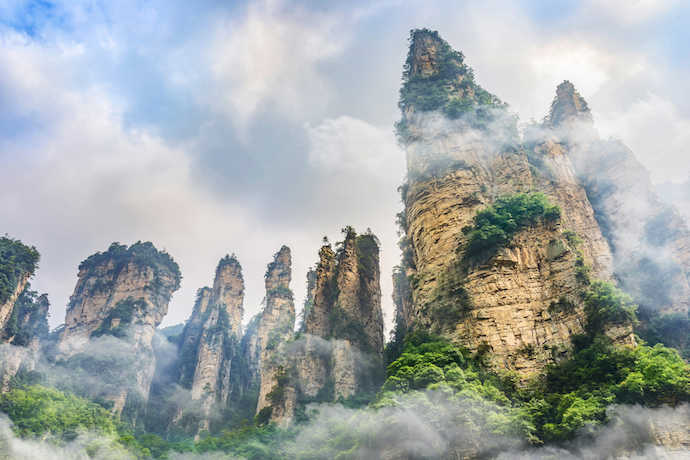 Zhangjiajie_in_the_clouds