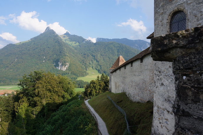 Garden of the Gruyères Castle - 스위스 소도시