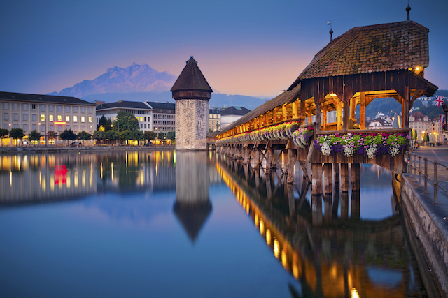 Lucerne, Switzerland during twilight - 추석연휴 장거리 해외여행지