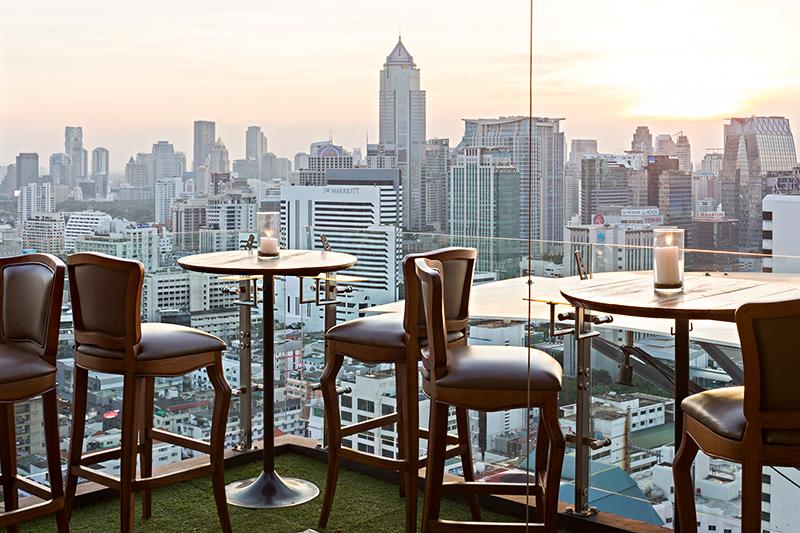 방콕 럭셔리 호텔 바 - 어버브 일레븐