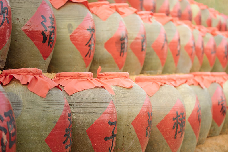 Liquor jar containing Shaoxing wine