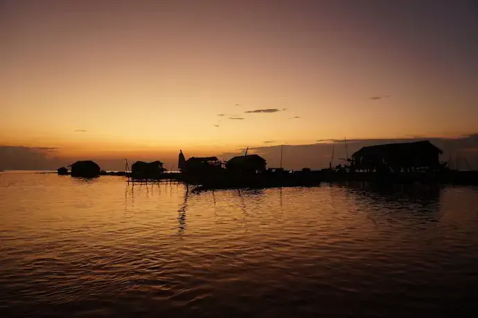 tonle_sap_lake_boat_houses