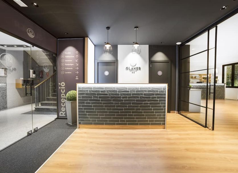 프론트 데스크 사진