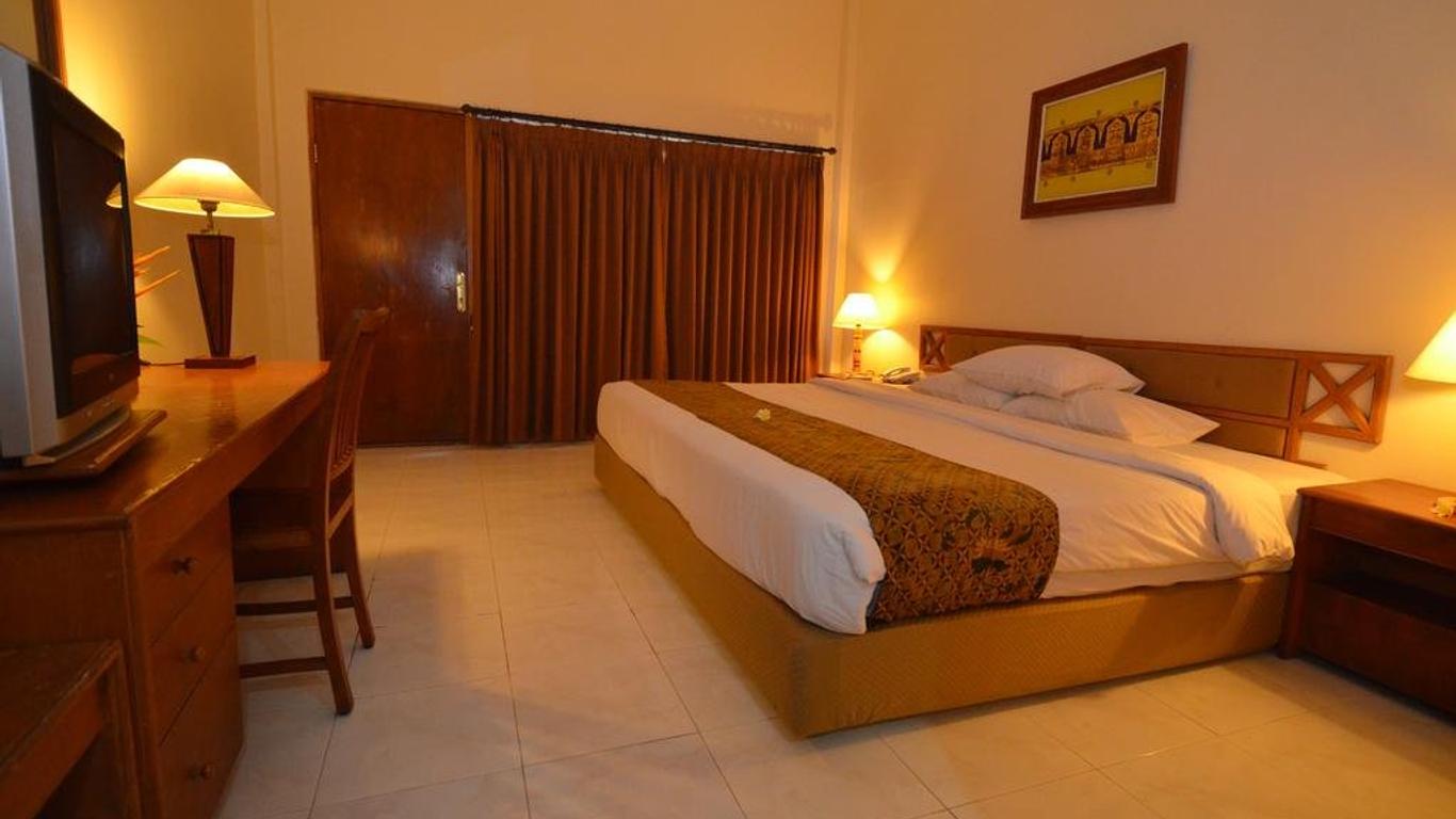 멘타리 사누르 호텔