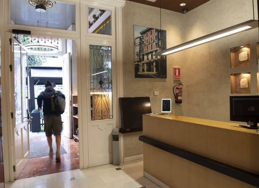 프론트 데스크 사진