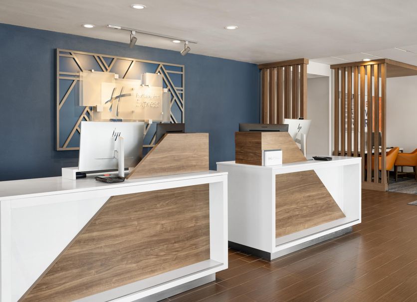 프론트 데스크 사진