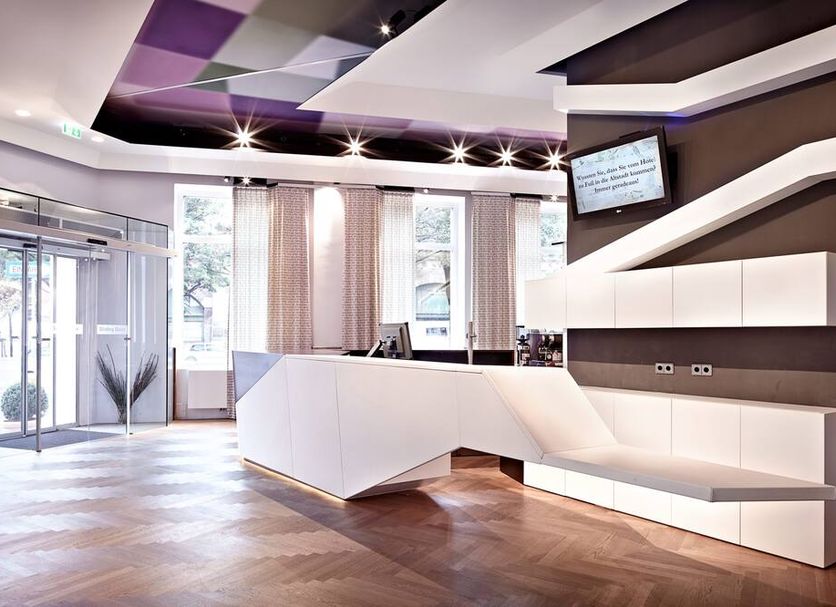 프론트 데스크 사진