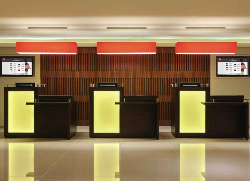 프론트 데스크 사진