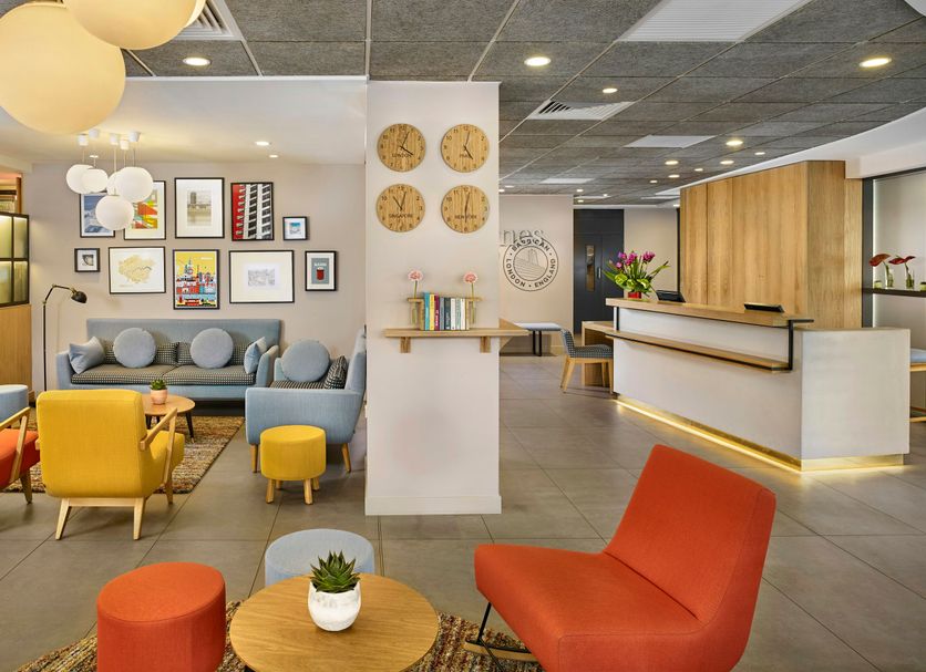 프론트 데스크 사진