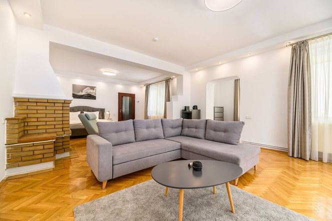 카사 클레멘티나 브라쇼브