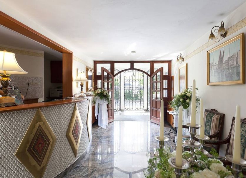 프론트 데스크 사진