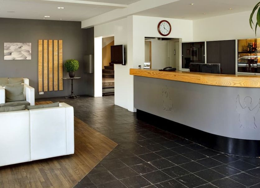 프론트 데스크 사진