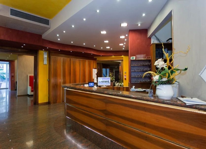 프론트 데스크 사진