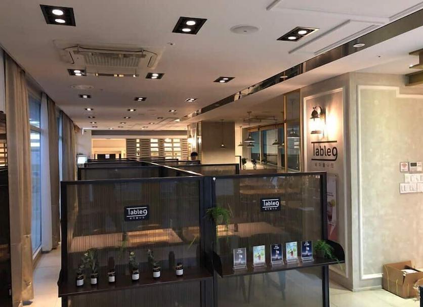 프론트 데스크 사진