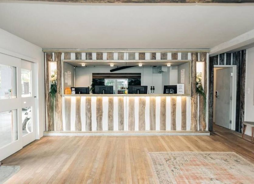 프론트 데스크 사진