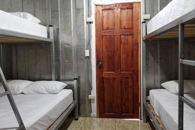 아레날 컨테이너 호스텔