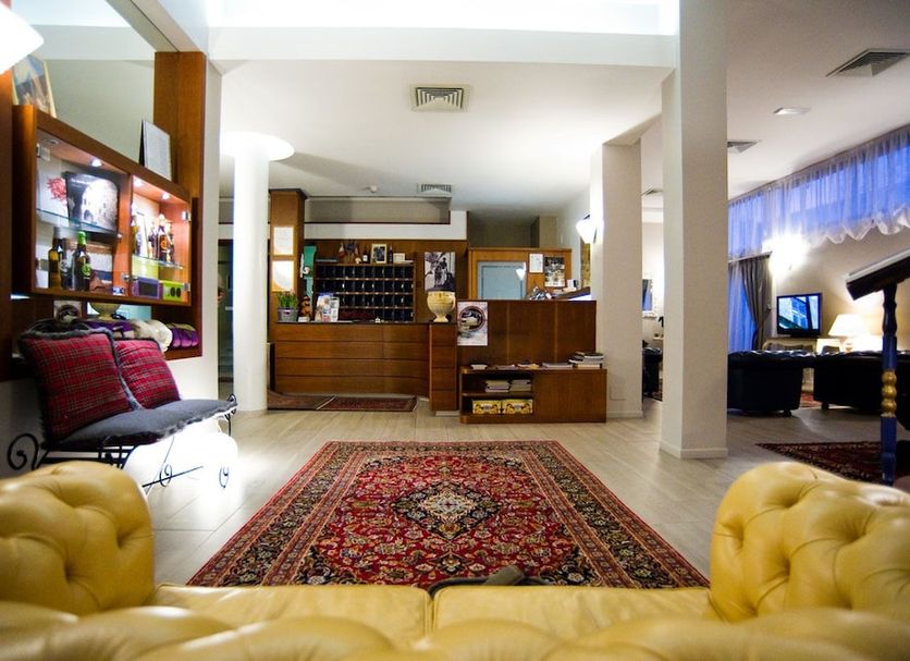 프론트 데스크 사진