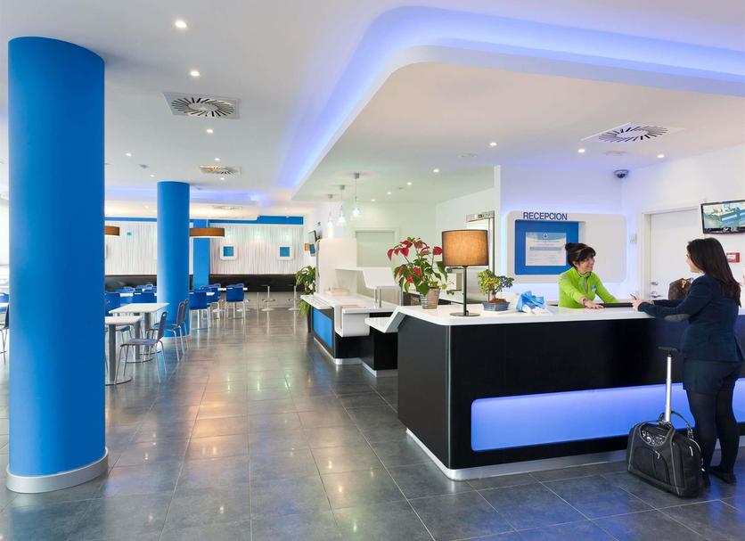 프론트 데스크 사진