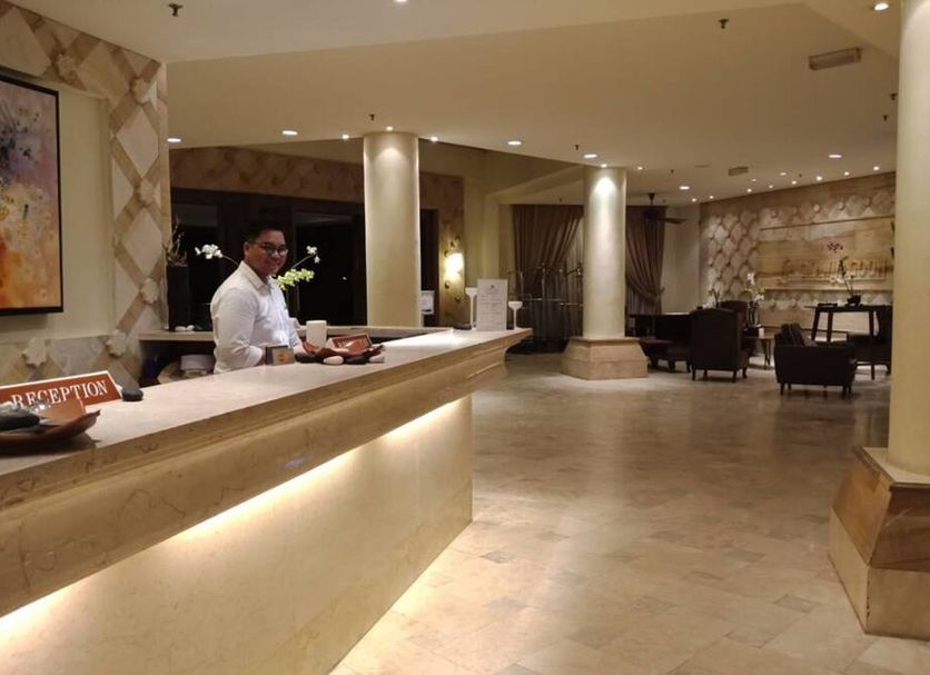 프론트 데스크 사진