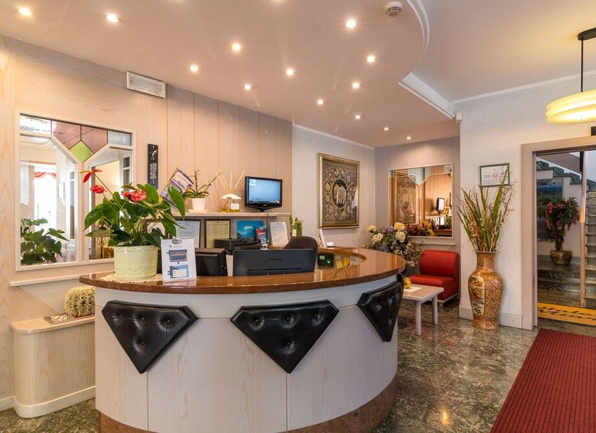 프론트 데스크 사진