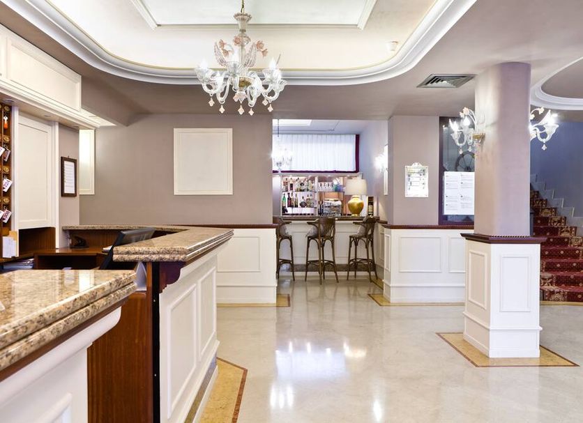 프론트 데스크 사진