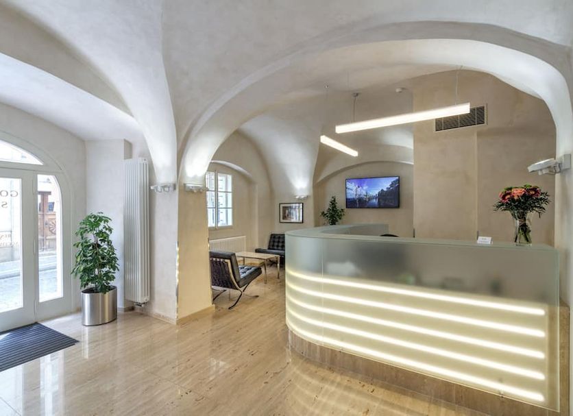 프론트 데스크 사진