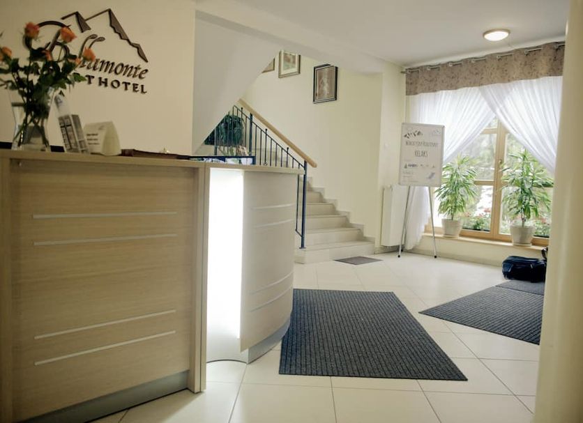 프론트 데스크 사진