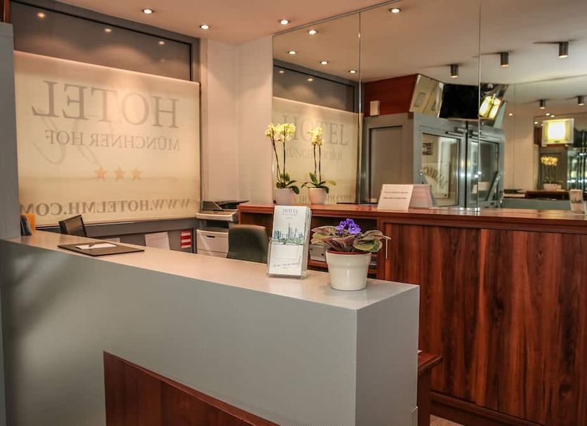 프론트 데스크 사진