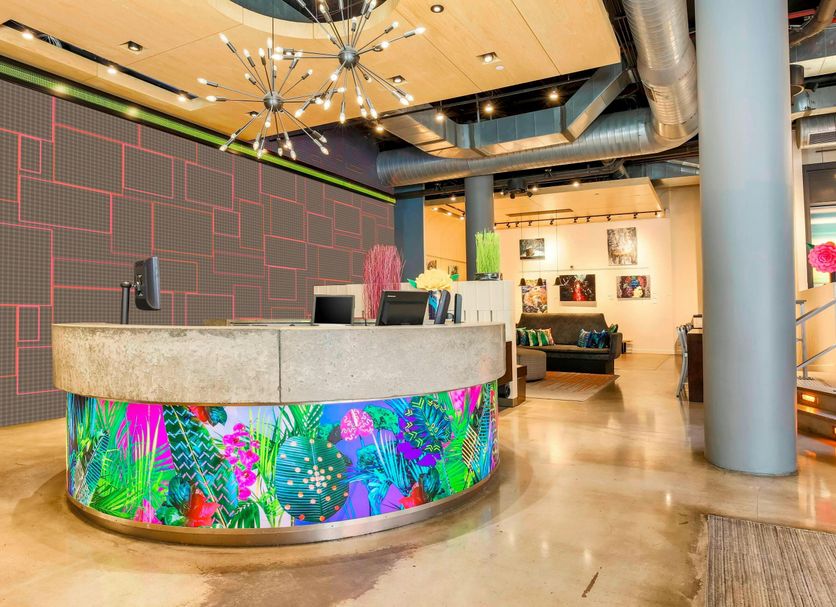 프론트 데스크 사진