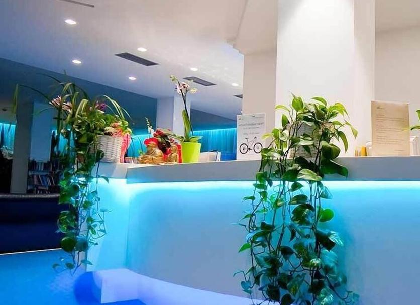프론트 데스크 사진