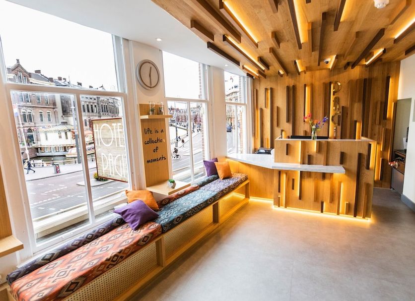 프론트 데스크 사진