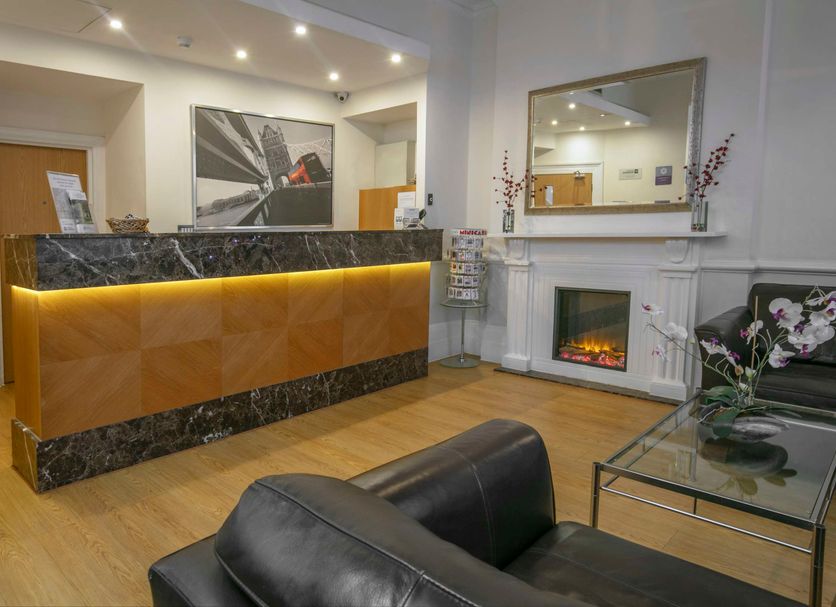 프론트 데스크 사진