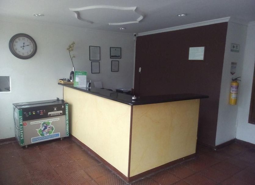 프론트 데스크 사진