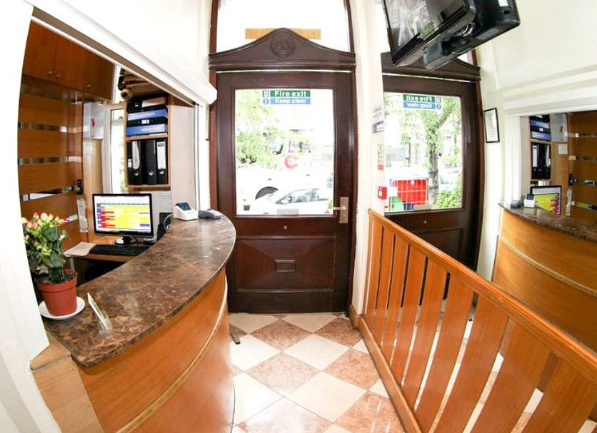 프론트 데스크 사진